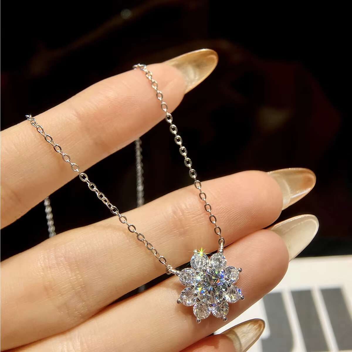 Wholesale Women Luxury 1ct Moissanite Pendant 925 Sterling Silver Sunflower Necklace Pendant Fine Jewelry for Gift
