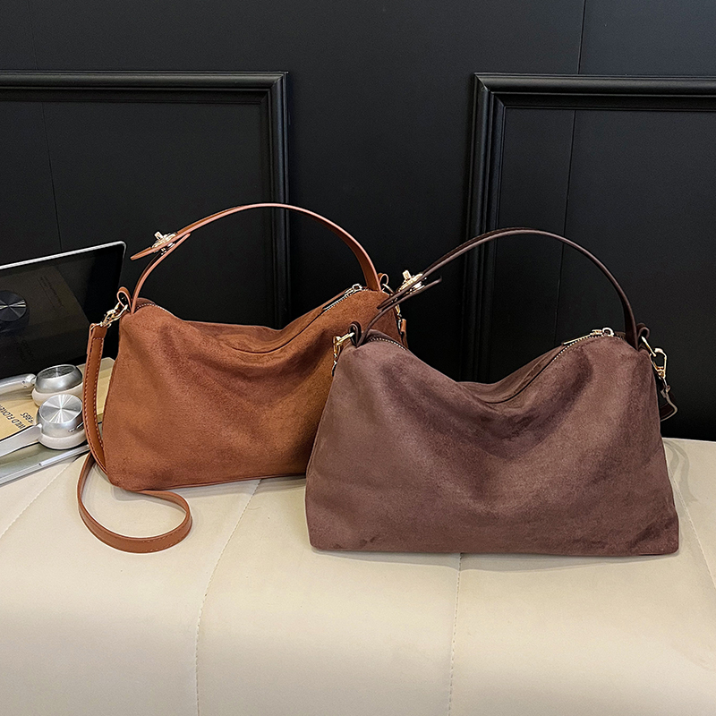 Winter new niche new high-end handbag women's shoulder bag daily versatile casual simple fashion classic large capacity shopping shoulder bag