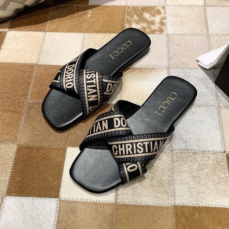 Ladies 2025 summer new foreign trade plus-size net red slippers outside Europe and the United States fashion casual everything a word flat slippers sh