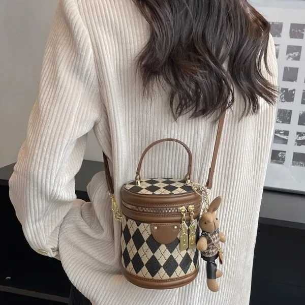 High End Fashion Womens Hand-held Bucket Bag 2024 New Versatile Mobile Phone Small Bag Casual Single Shoulder Diagonal CrossBagT2511112