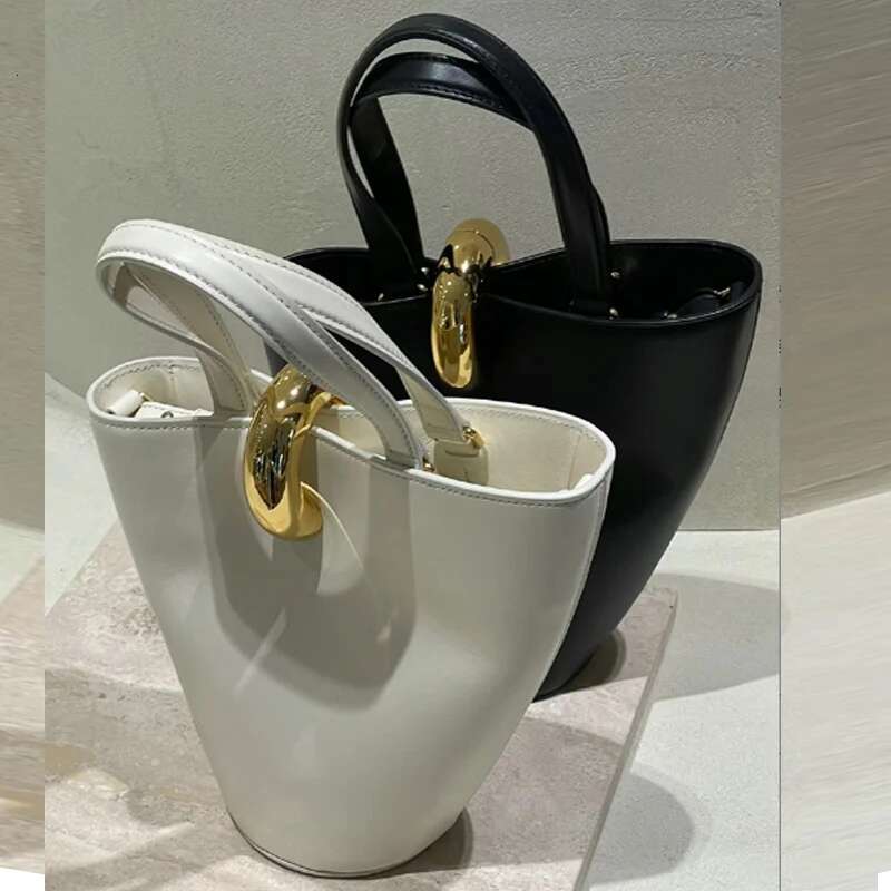 Vintage Women Handbag New Versatile Commuting Style Simple Buckle Shoulder Bag