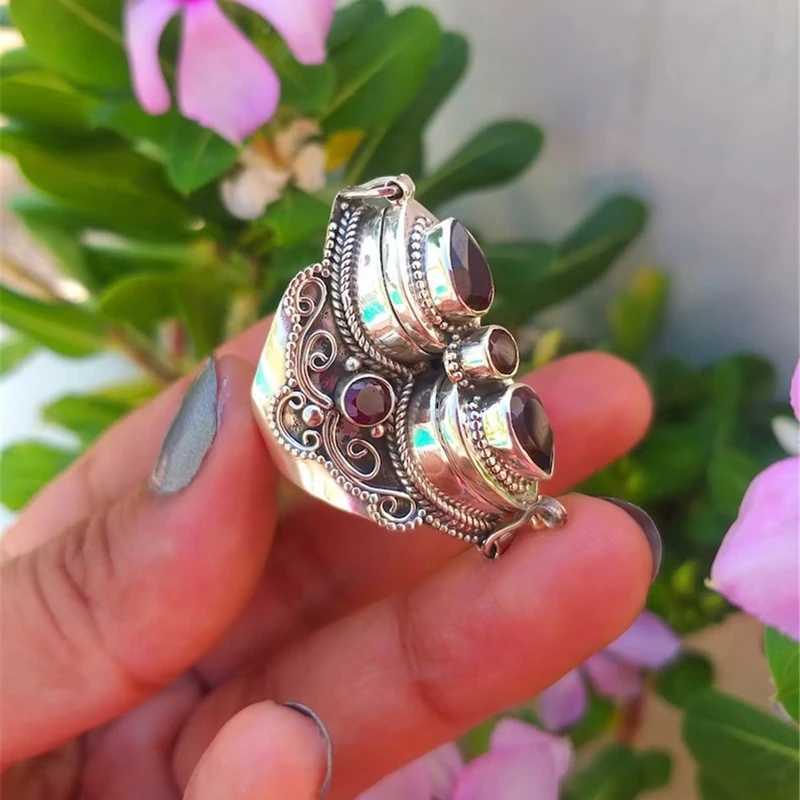 Vintage womens ring Bohemian set with red cubic zirconia antique silver carving classic womens jewelryXJ250412