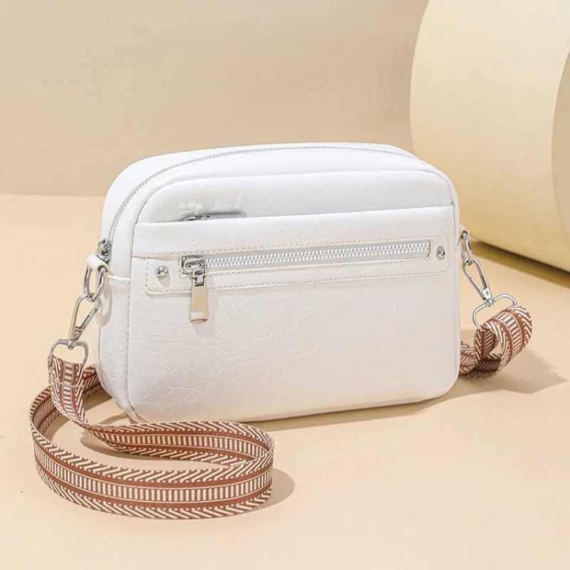 Elegant Tote Bag For Women Crafted From Quality Leather Boasting Classic Style For Casual OccasionsW251111