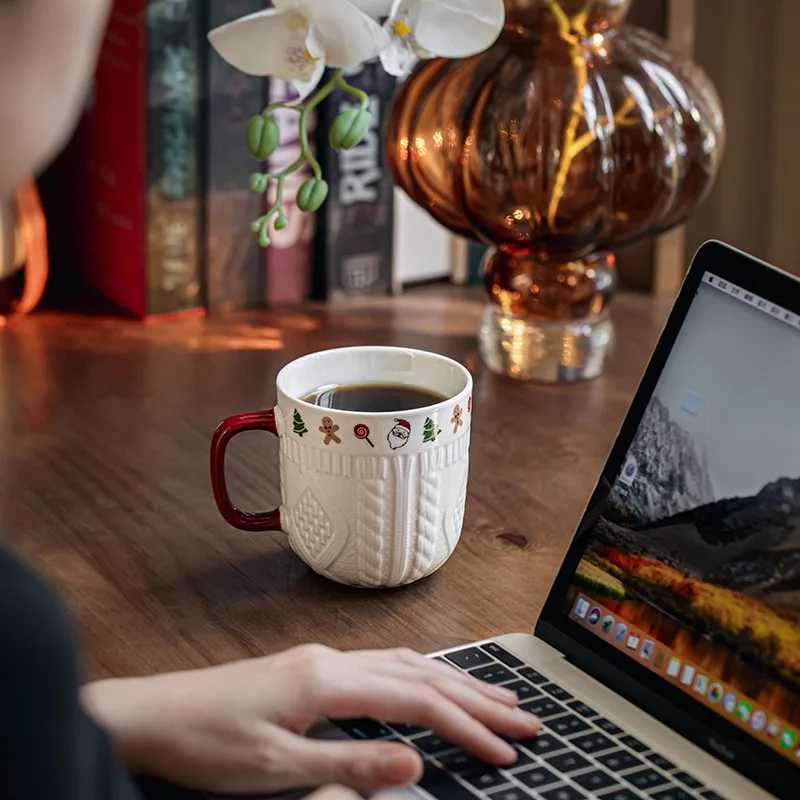 Christmas Hot 2Pcs/Set Couple Cup High Value Embossed Cup Ceramic Mug Cup Christmas Valentines Day New Year Gift Woman YUZI Y251112