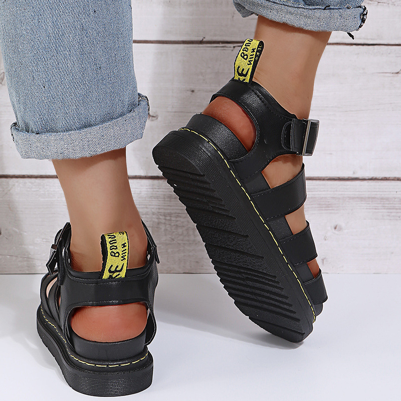 Designer sandal Thick soled slippers free Shipping Flat sandals Leisure beach shoes Wearing slippers outside 2025
