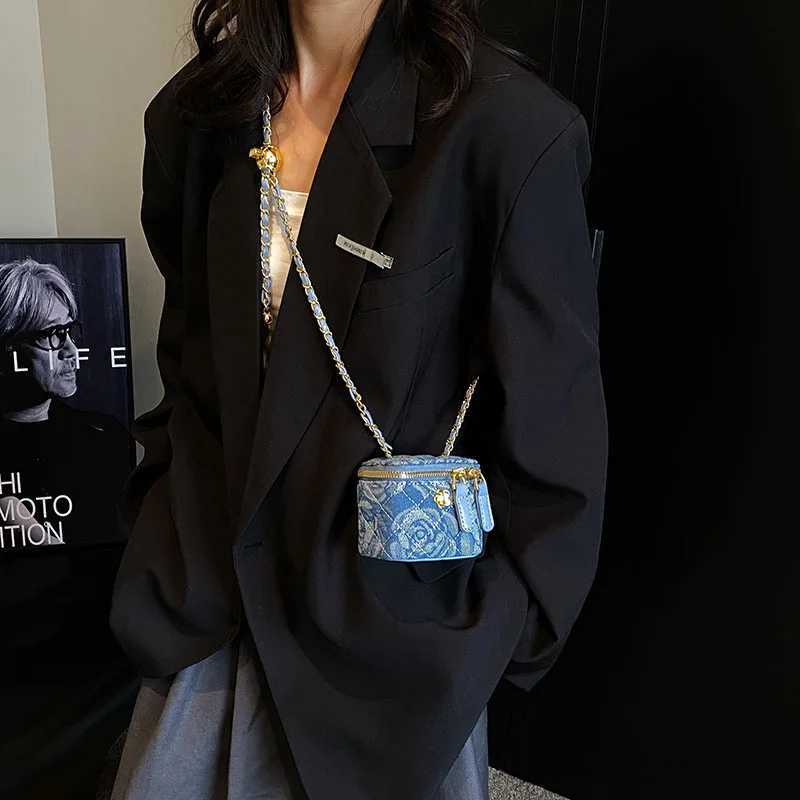 Lingge Chain Mini Shoulder Bag Womens Chain Handbag Retro Commuting Decoration Lipstick Crossbody Bag Dinner Bag PurseW251112