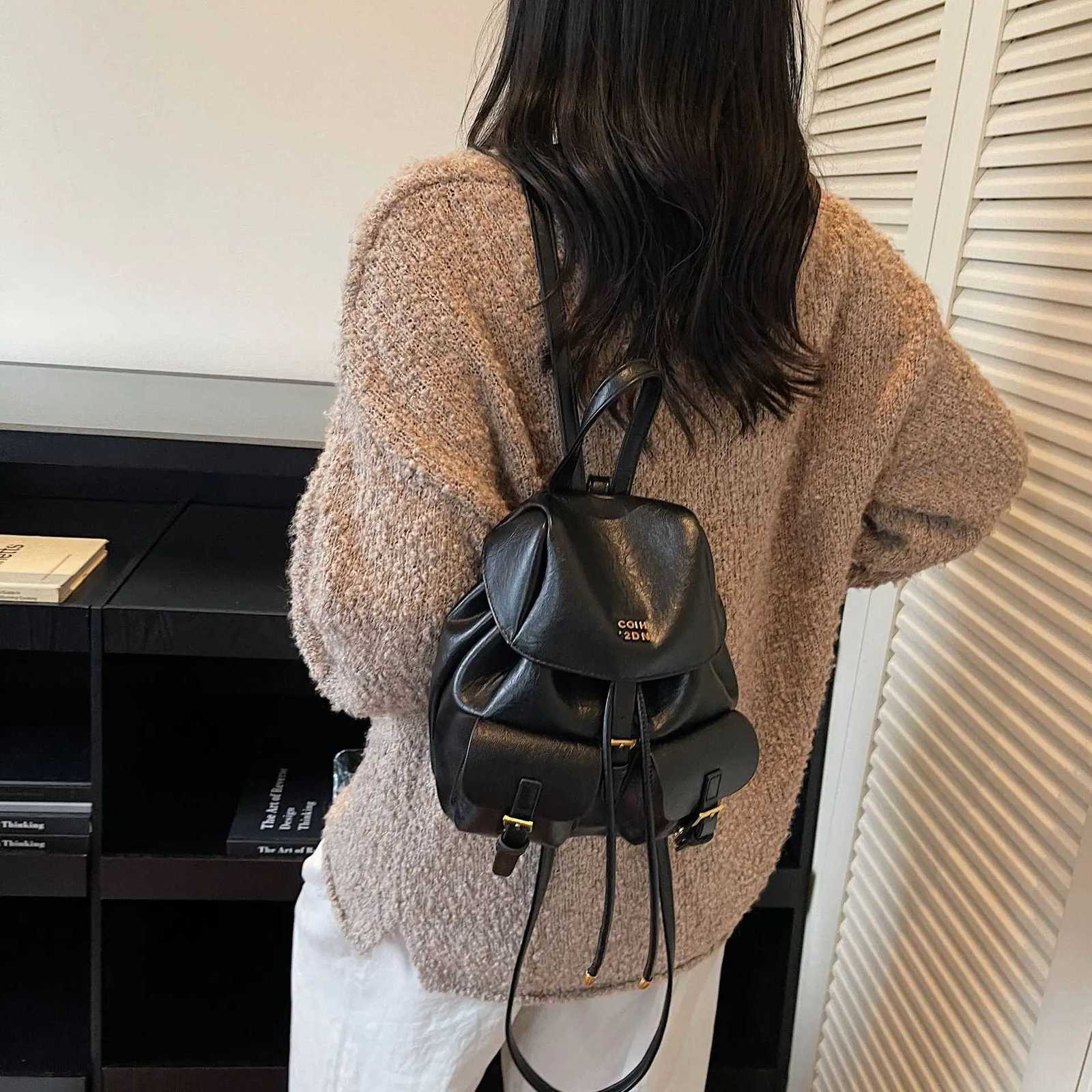 Brand Designer PU Leather Womens backpack Retro Lock Bucket School Bag Travel BagW251111