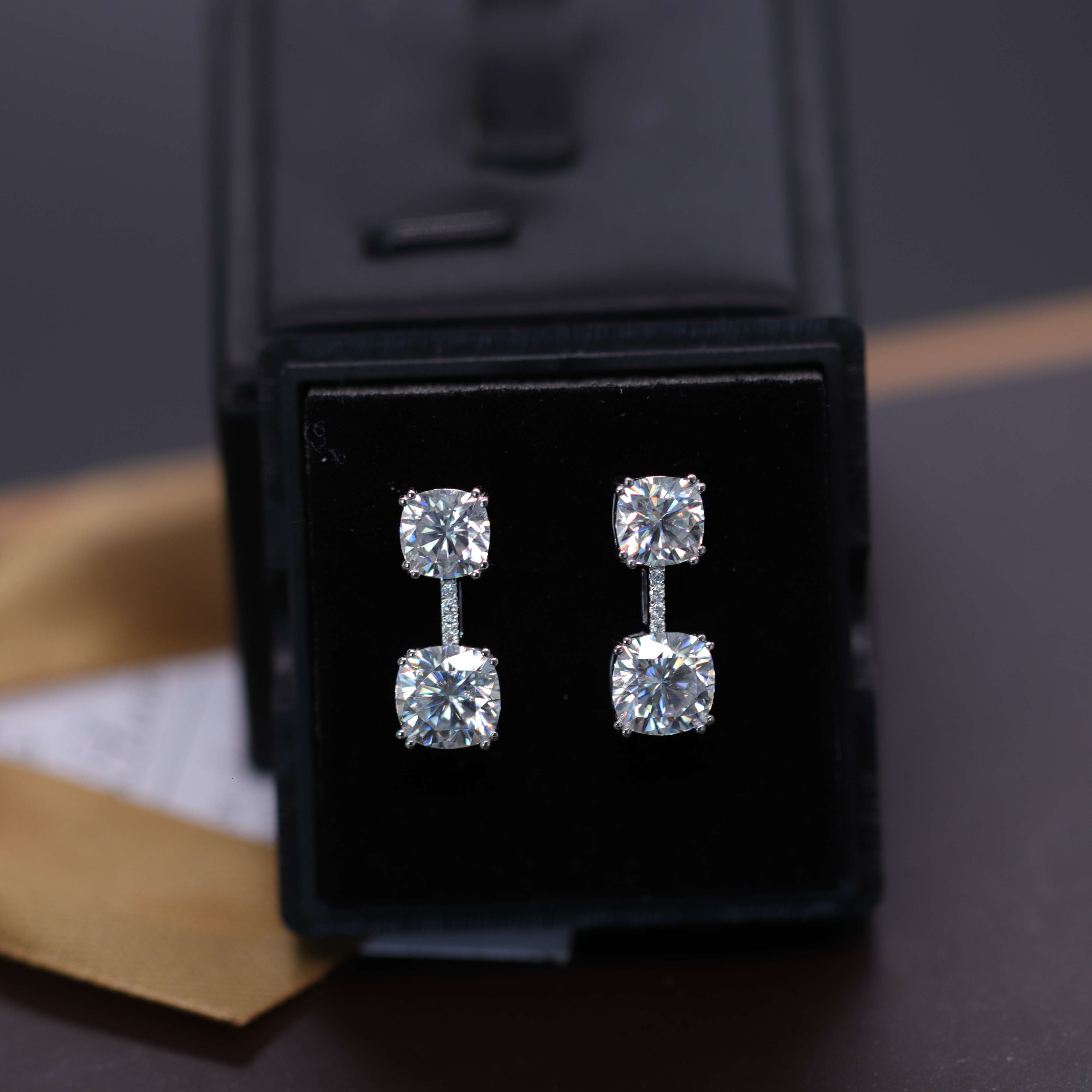 Fashion Earbob Jewelry 18k Real Gold Setting with D Colour Cushion Cut Diamond Moissanite Hoop Earrings Studs