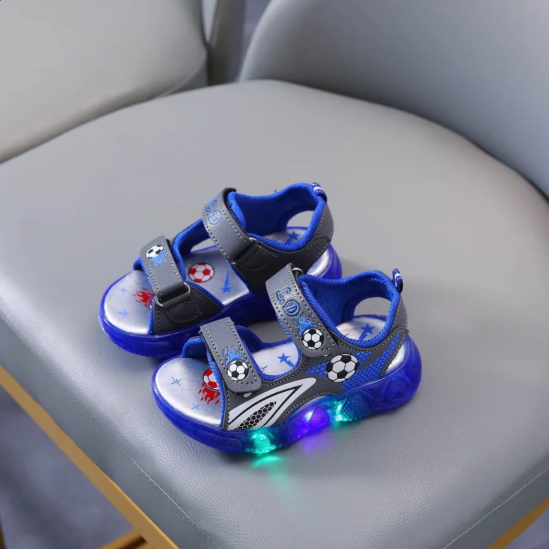 Kids LED Light Shoes Little Boys Sandals With Lights Kids Glowing Light Beach Shoes Childrens Shining Light Soft Bottom Sandals 250411