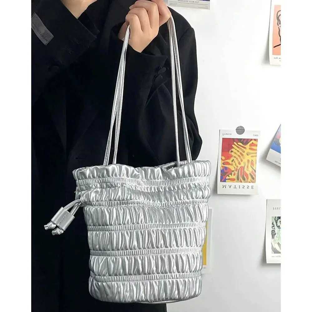 Sier pleated shoulder bag new Drstring PU leather handbag bucket casual wallet for womenXJ250412