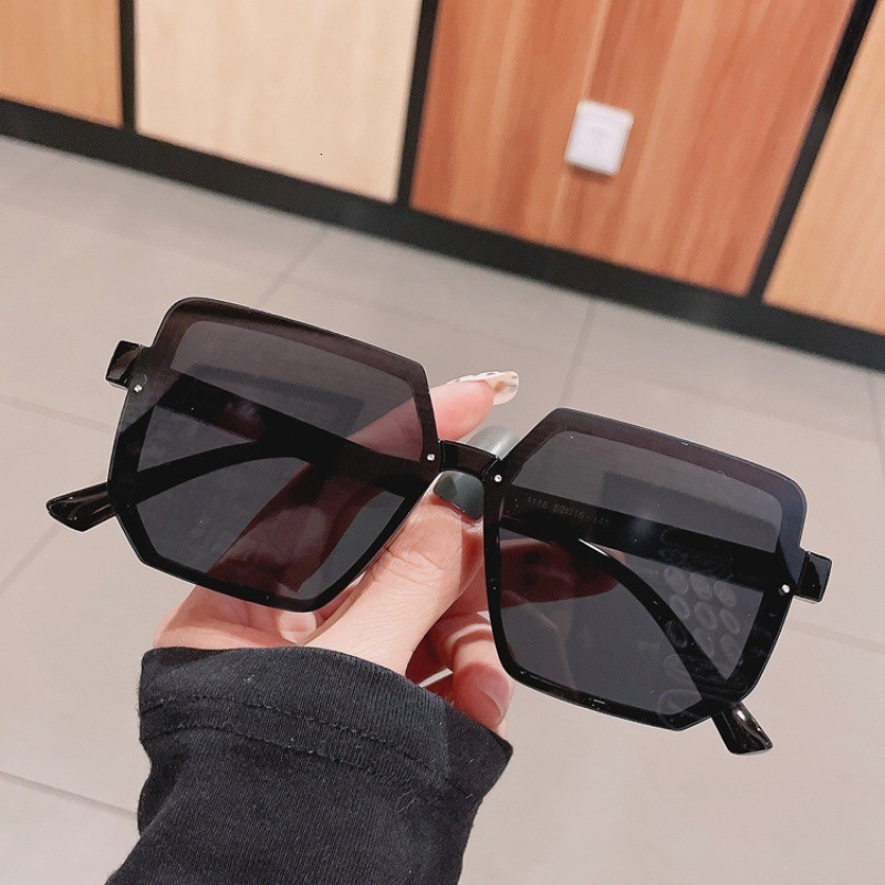 New Korean version of high-end women's sunglasses UV protection sun shading, driving glasses with cut edges and polygonal sunglasses, trendy