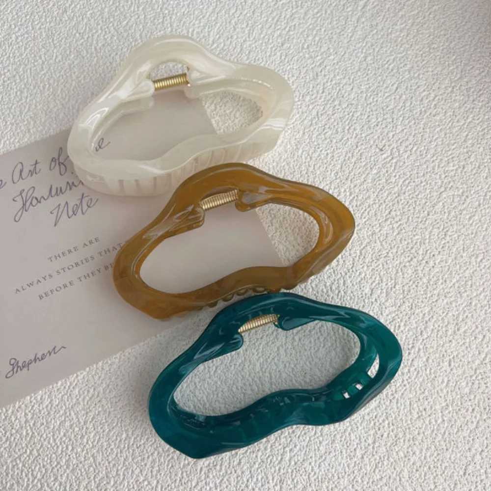 Elegant cloud hollow hair clip womens jelly acrylic hair clip plastic irregular barrel hair clip Y2504012