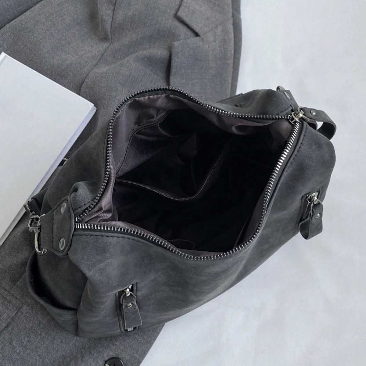 Fashion new large-capacity womens bag versatile retro messenger bag daily simple popular one-shoulder commuter tote bagT2511112