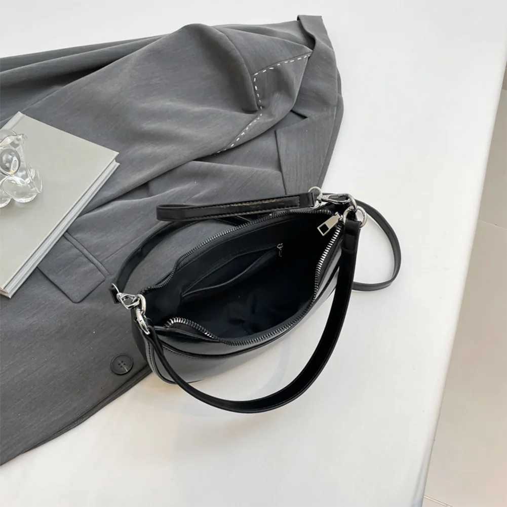 Women PU Half Moon Bag Large Capacity Crescent Hobo Bag Zipper Closure Simple Tote Bag Adjustable Strap Shoulder PurseT2511112