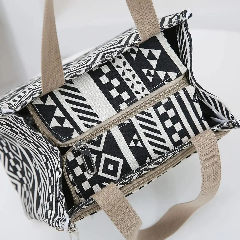 striped pattern lunch bag with foil insulation and handle for work and work 250410