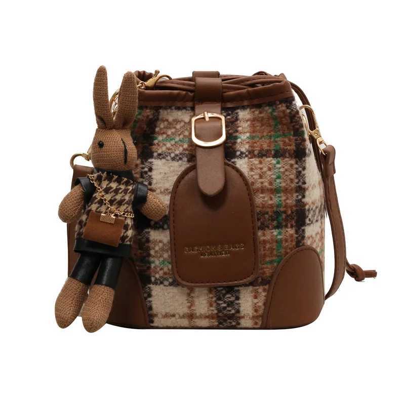 Womens shoulder bag Fi luxury designer womens small handbag PU leather cross body bucket bag womens retro handbagXJ250412
