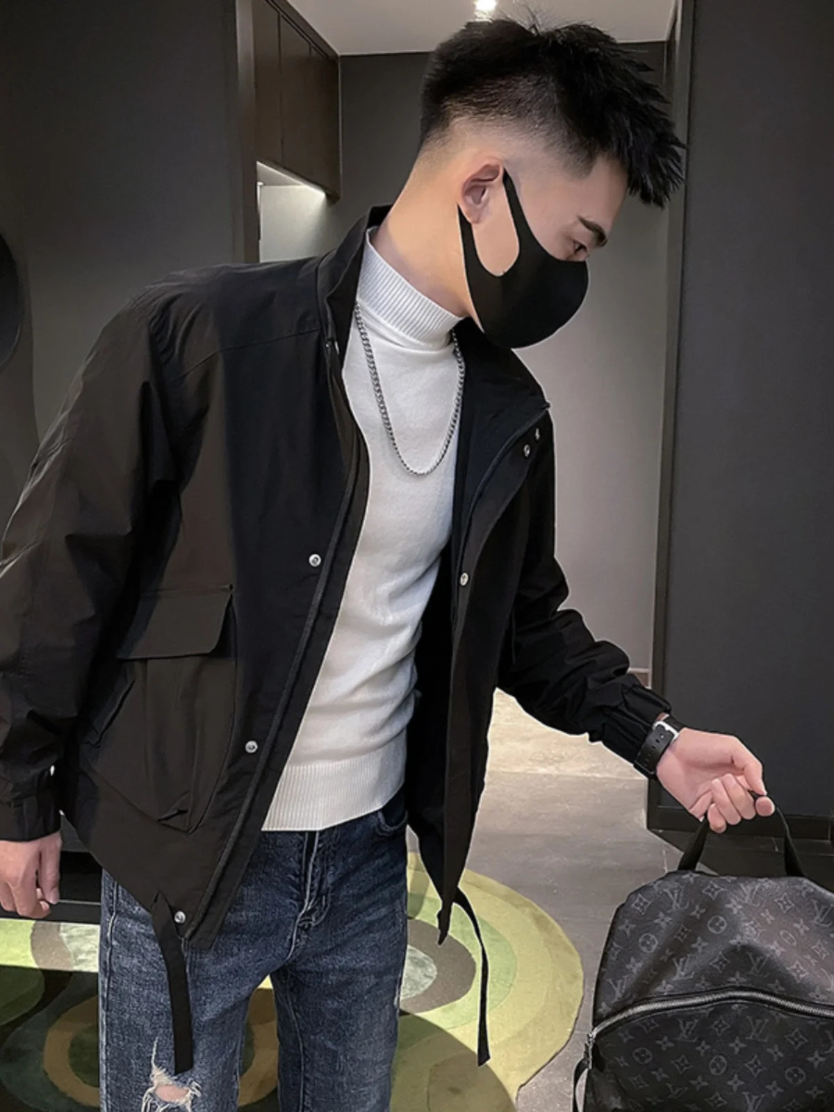 Mens casual and fashionable jacket mens jacket for spring and summer vertical ultra-thin bomber jacket mens C55 250411
