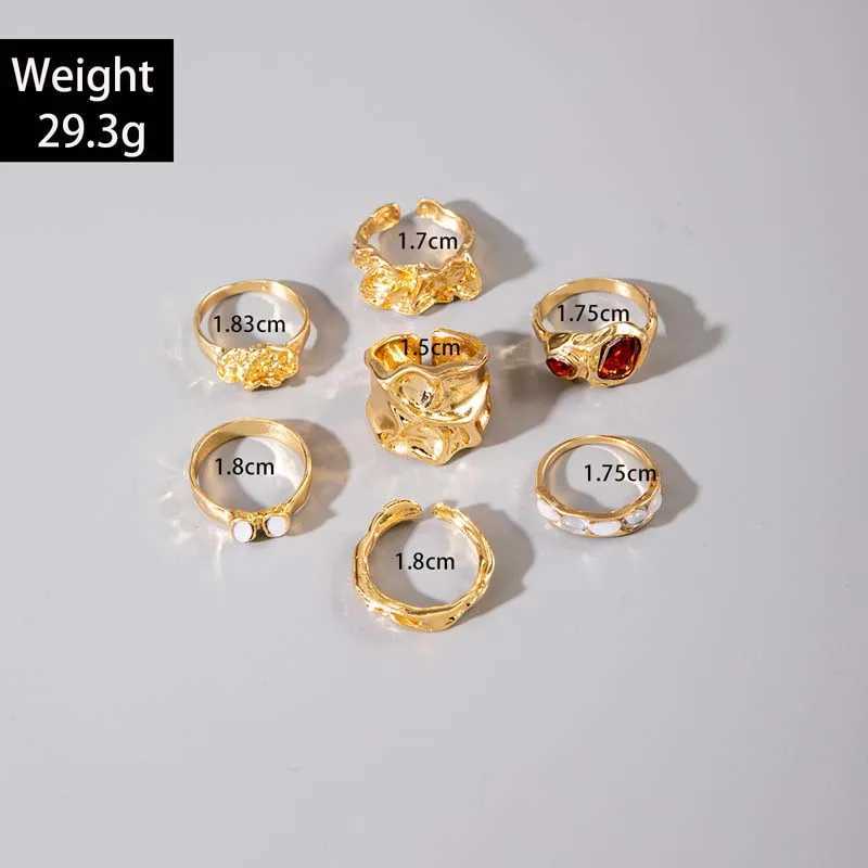 Retro gold irregular ring set for women fashionable metal zircon geometric pattern ring couple jewelry decorationXJ250412