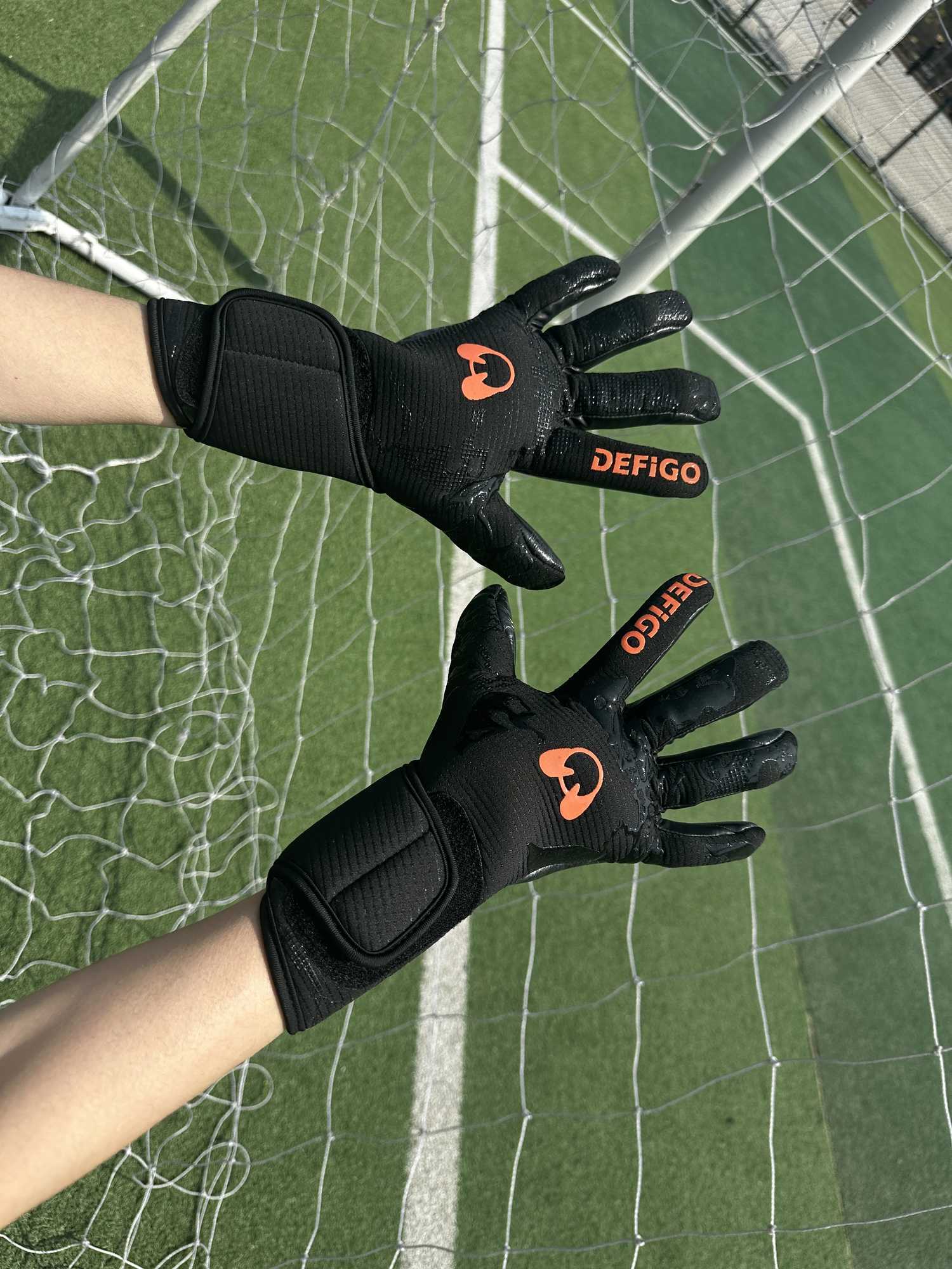 New football goalkeeper gloves match grade goalkeeper gloves adult and childrens anti slip latex training glovesXJ250412