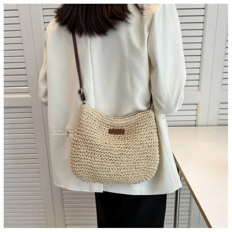Straw knitted womens shoulder bag leisure hand knitted all kinds of women crossbody bag holiday beach bagT2511112