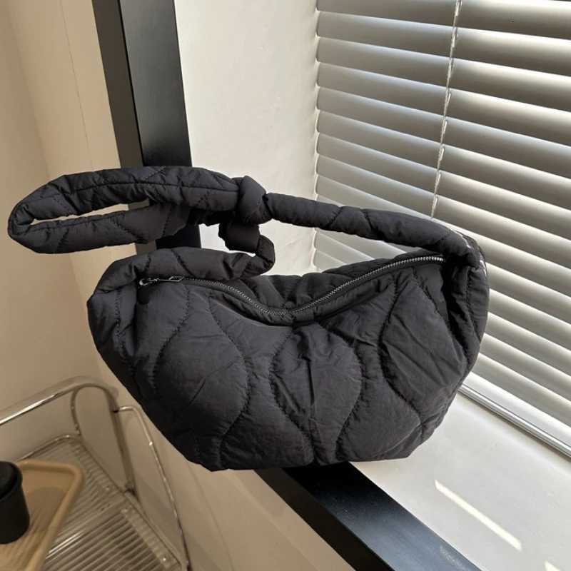 Puffer Shoulder Bag for Women Quilted Cloud Bubble Bag Soft Down Cotton Padded Tote Purse Trendy Solid Colors Crossbody HandbagT2511112