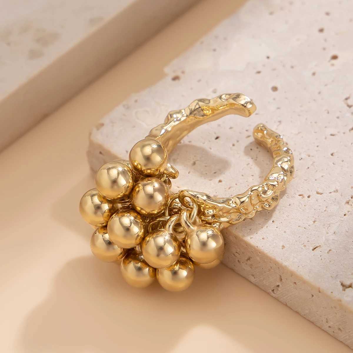 Salicon Fashion Simple CCB Womens Ball Ring 2024 Punk Hip Hop Metal Open Ring Womens Jewelry GiftXJ250412