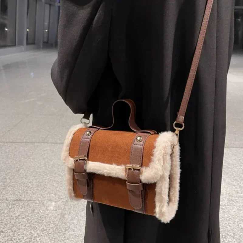 Winter Women Crossbody/shoulder Bag New Lamb Plush Velvet Bag Lady Small Square Handbag PU Leather and Soft Plush Messenger BagT2511112