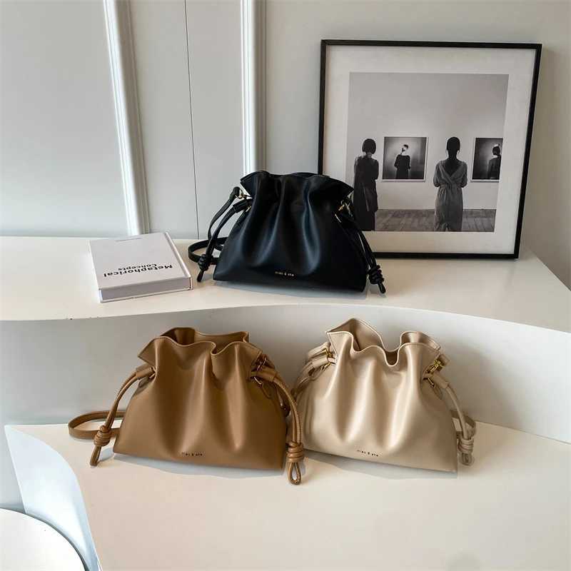 Womens pleated bucket bag solid color PU leather Versatile cross body bag fashion cross body top handbag shopping travel workXJ250412