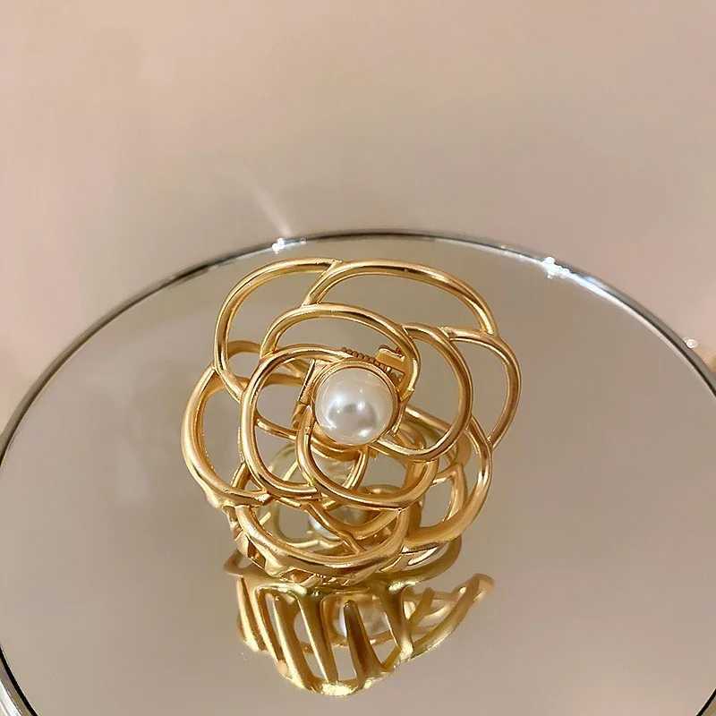 Luxury Jewelry Camellia Crab Hair Clip Womens Party Hair Clip Girls Hair Clip Accessories Y2504012
