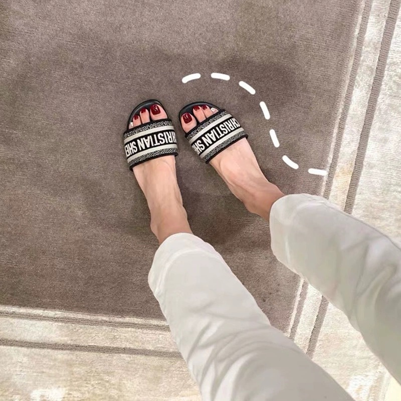Women's flat beach sandals for summer fashionable small fragrant style flip-flops for women to wear outdoors in summer