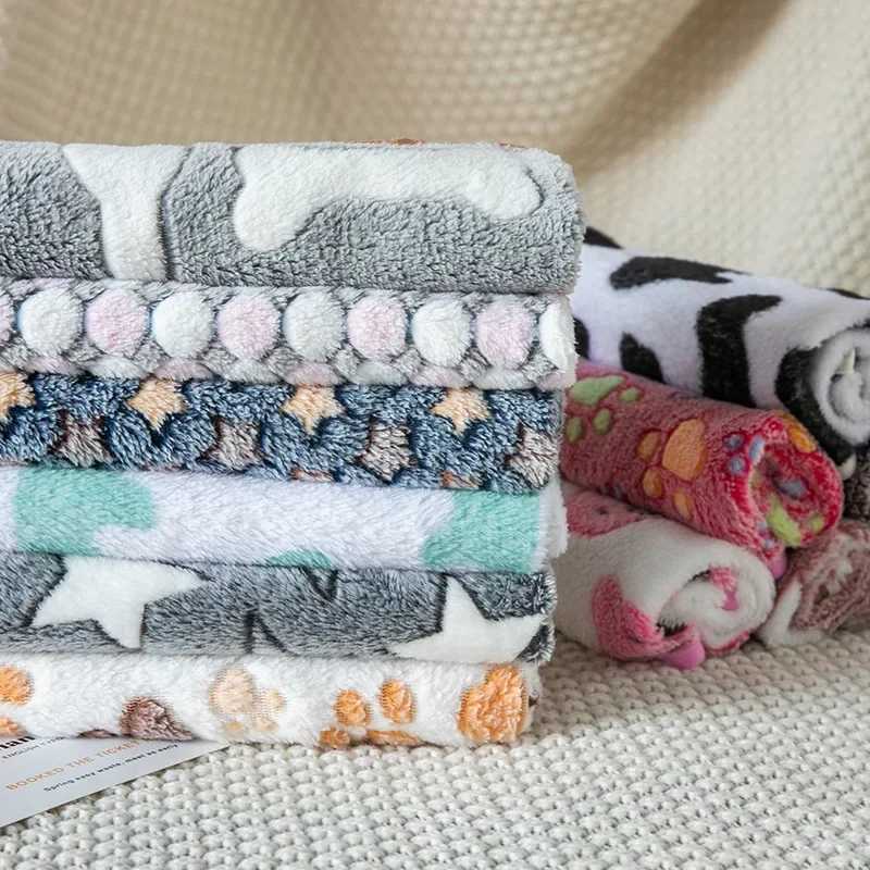 Soft and fluffy coral fleece pet sleeping blanket dog blanket warm and breathable cat cover blanket comfortable dog bed sheet X250412