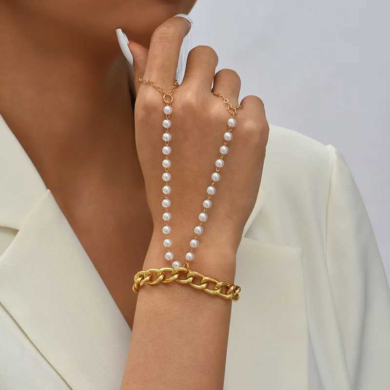 Vintage Butterfly Heart Moon Chain Bracelet Connected Finger Ring Bangle Bracelets for Women Linked Hand Harness Jewelry GiftsC250411