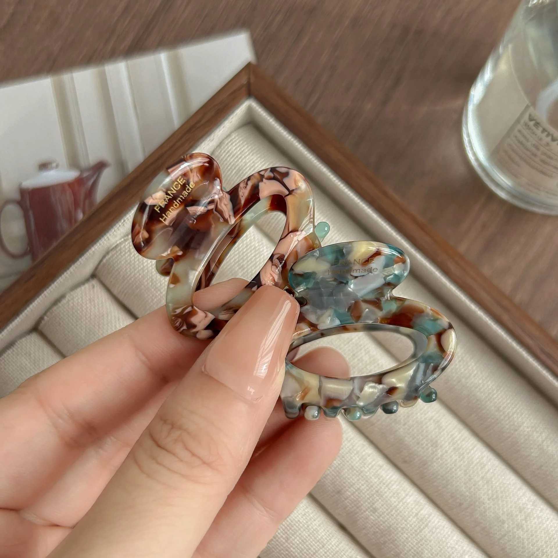 Leopard Print French designed womens hair claw clip anti slip hair claw clip thick hair accessory Y2504012