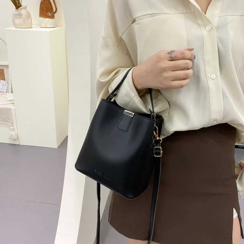 Womens PU leather handbag casual handbag womens messenger shoulder bag brand design womens handbag Bolsa blackXJ250412