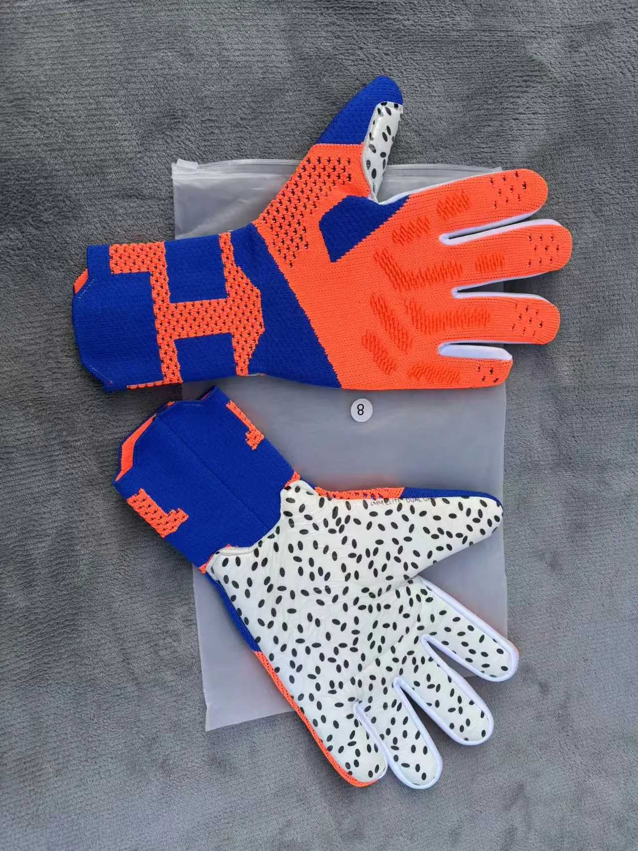 Summer Breathable Goalkeeper Gloves New Anti-Slip Latex Gloves For Teenagers And Adults Football Goalkeeper GlovesW251112