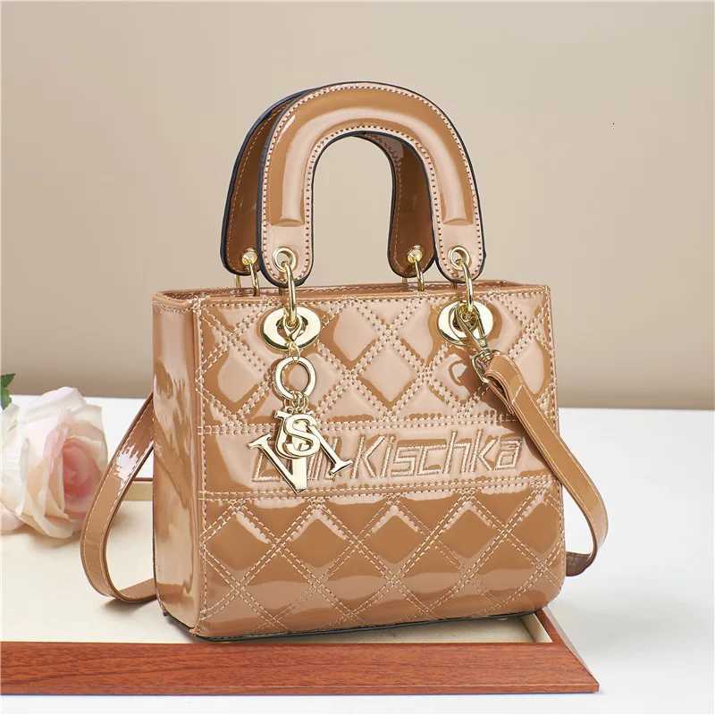 Luxury Brand Designer Daifei Bag Fashionable New WomenS Handbag Versatile Classic Shoulder Bag High-Quality Crossbody Bag WomenW251112