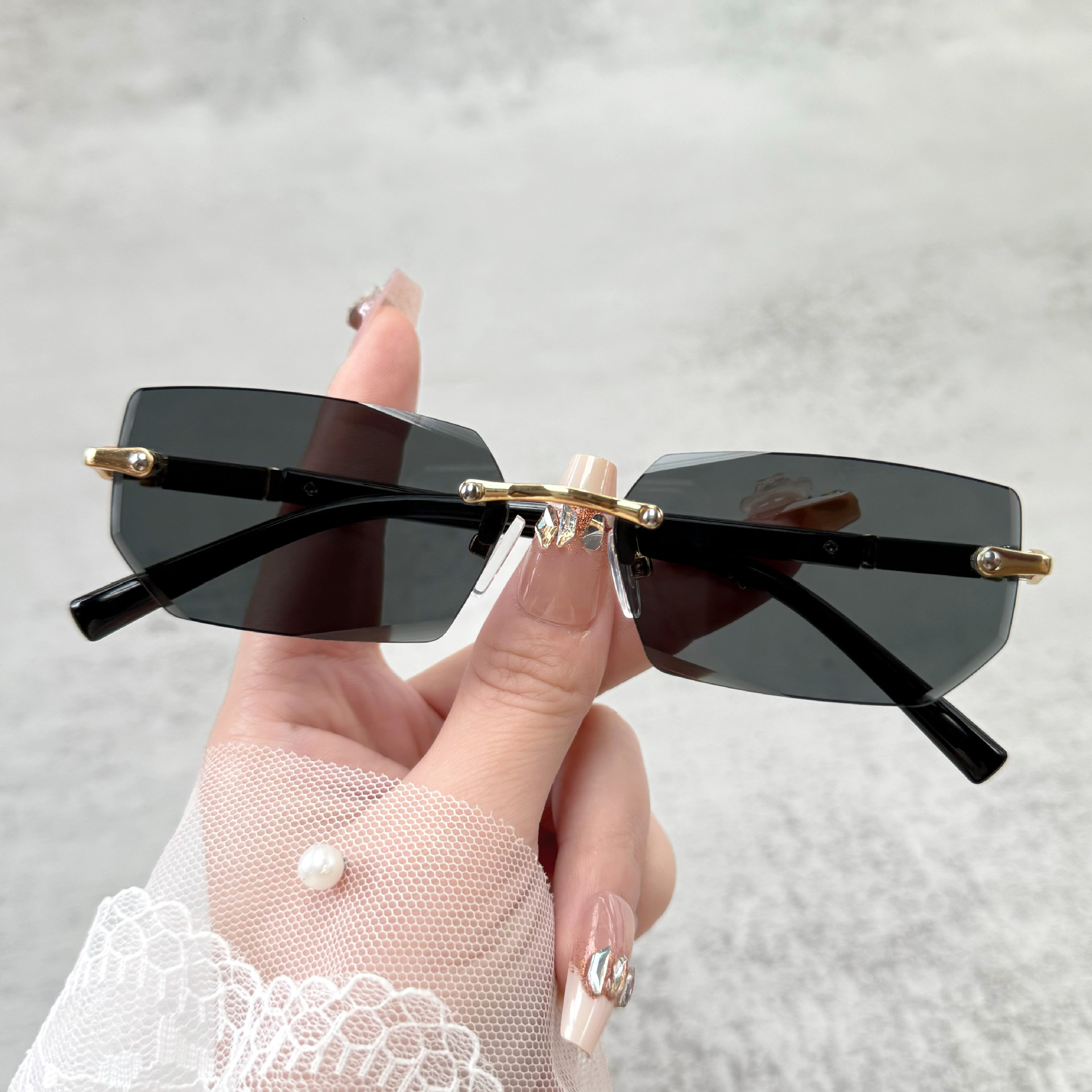 New business style men's glasses with high-end feel, cut edge frameless sunglasses, square sunglasses