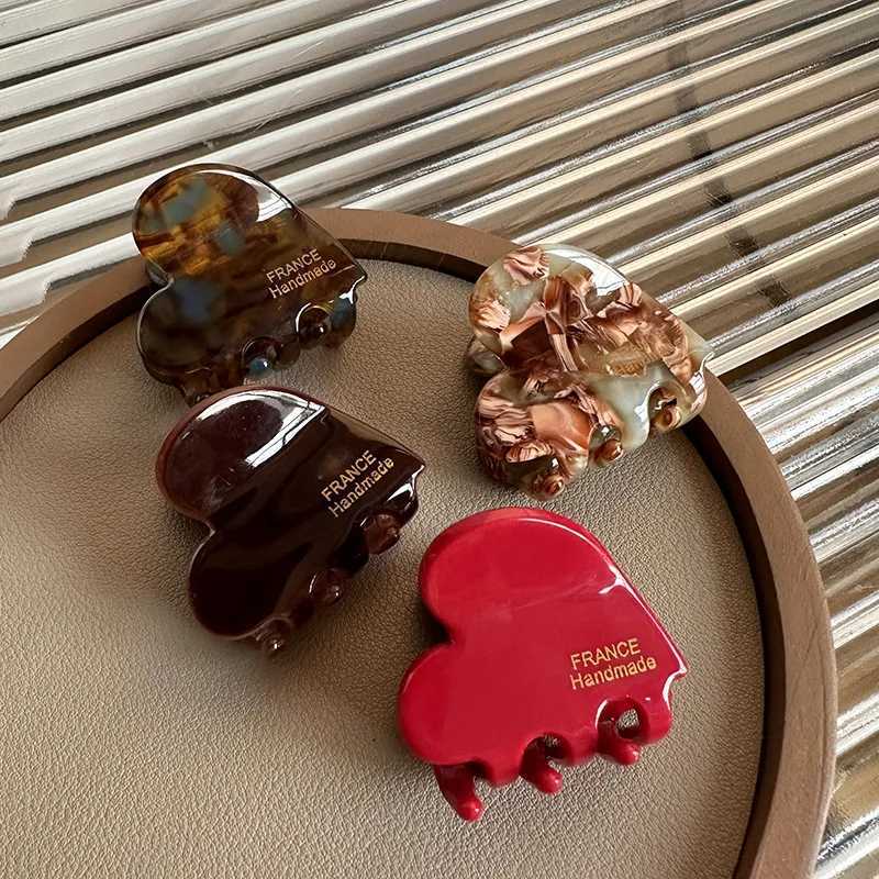 New 3.5cm small hair claw vinegar hair crab suitable for girls cute heart-shaped hair lips female hair accessories hair clips Y2504012