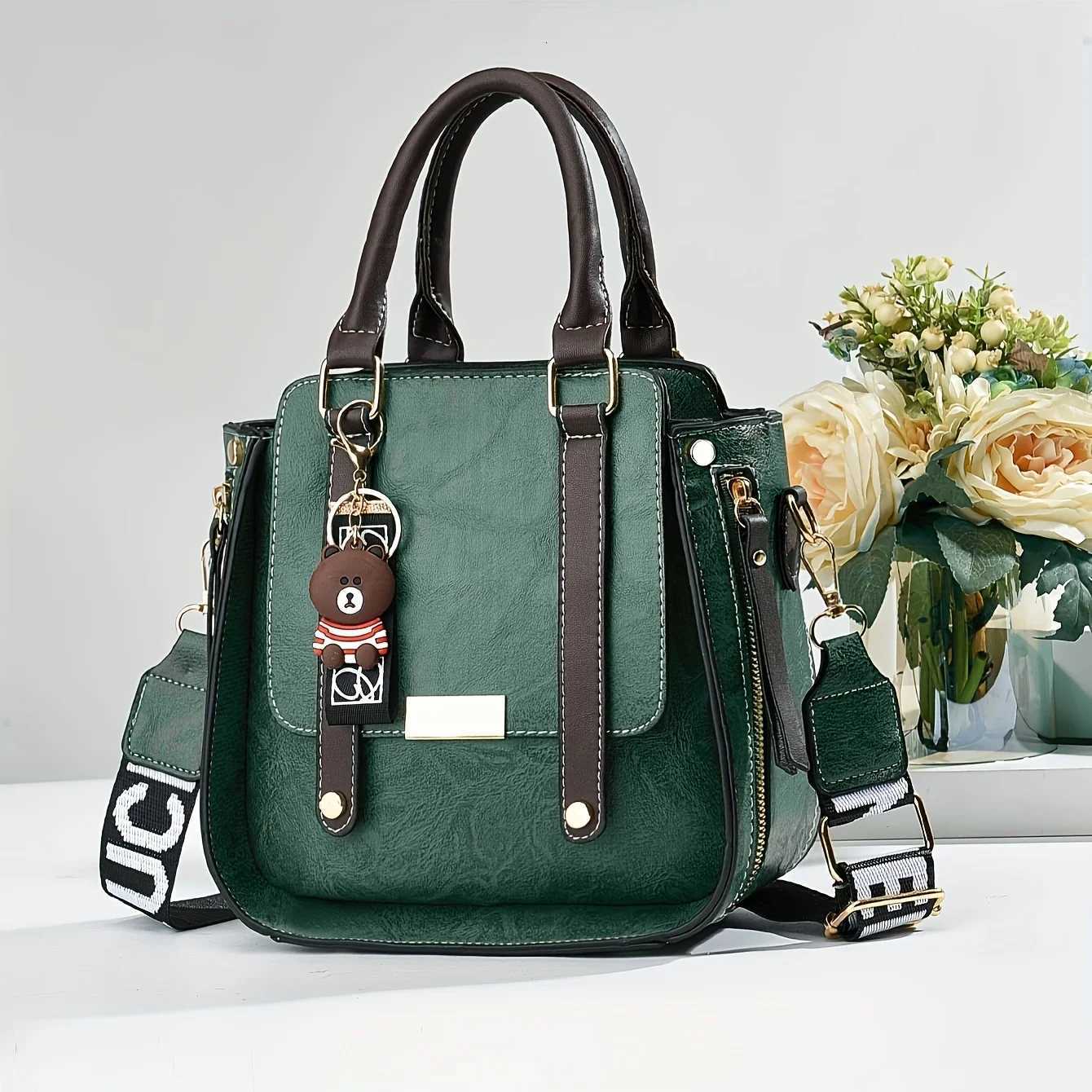Simple and Casual 2025 New Retro Womens Mini Handbag Color Contrast Crossbody Bag Fashion PU Leather Square WalletT2511112