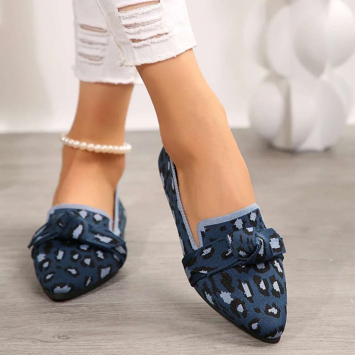 2025 Summer New Women's Bow Designer Fashion Flat Shoes Knitted Anti slip Breathable Comfortable Shoes Casual Pointed Walking Shoes