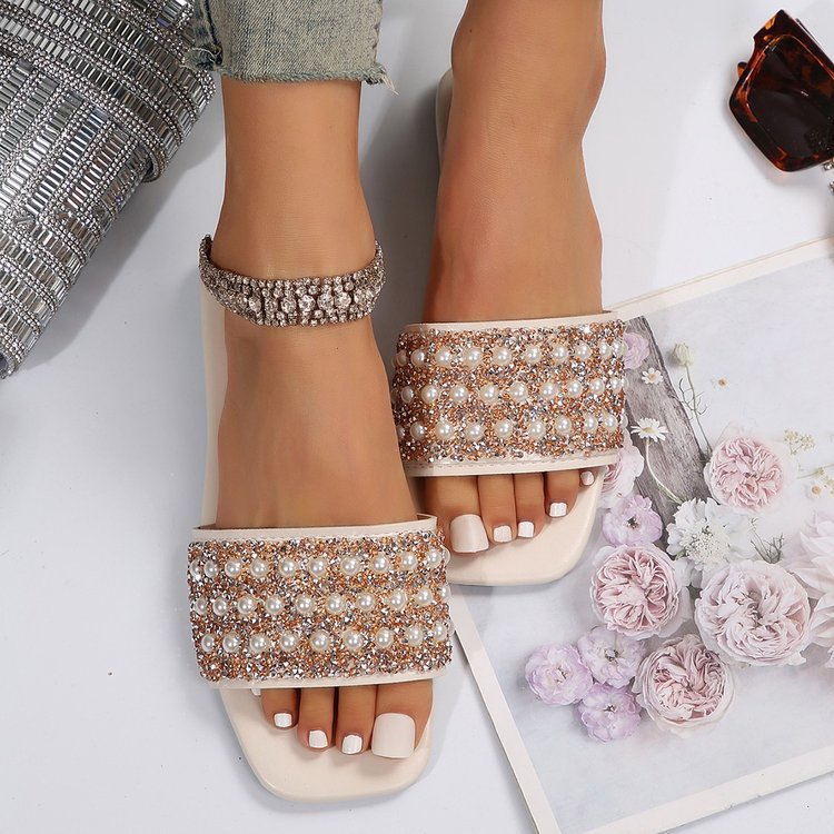Ladies 2025 summer new small fragrant wind foreign trade flat large size slippers square first color diamond pearl cross border flip-flops