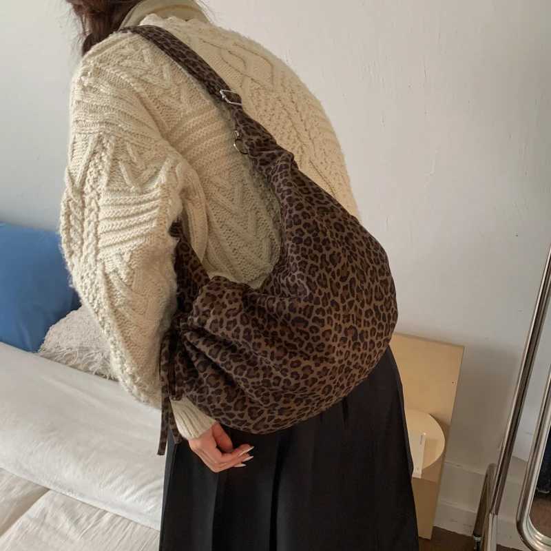 LEFTSIDE Big Cloth Leopard Hobo Bag for Women Shopper Shopping Shoulder Bags 2025 Winter Designer Luxury Brand Simple HandbagsT2511112