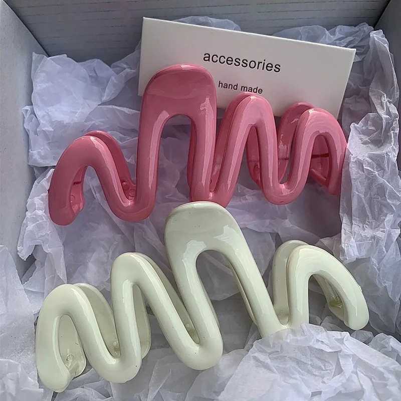 Dopamine cream geometric wavy line back hair claw hair claw clip womens hair clip ponytail hair accessories Y2504012
