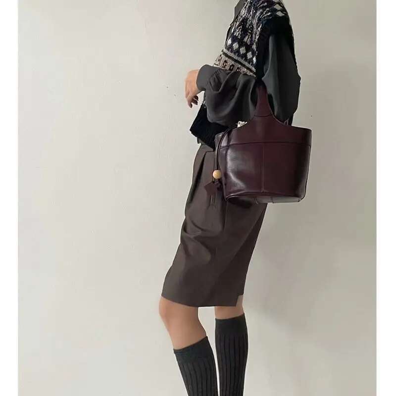2024 Real Leather Bucket Tote Designer Basket Composite Bag Women Handbags High Quality Commuter Shoulder Crossbody Bag