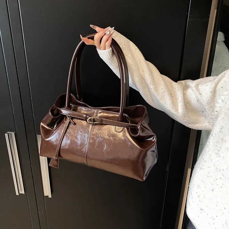 European and American retro large capacity 2025 new casual simple fashion commuter portable shoulder tote bag womenT2511112