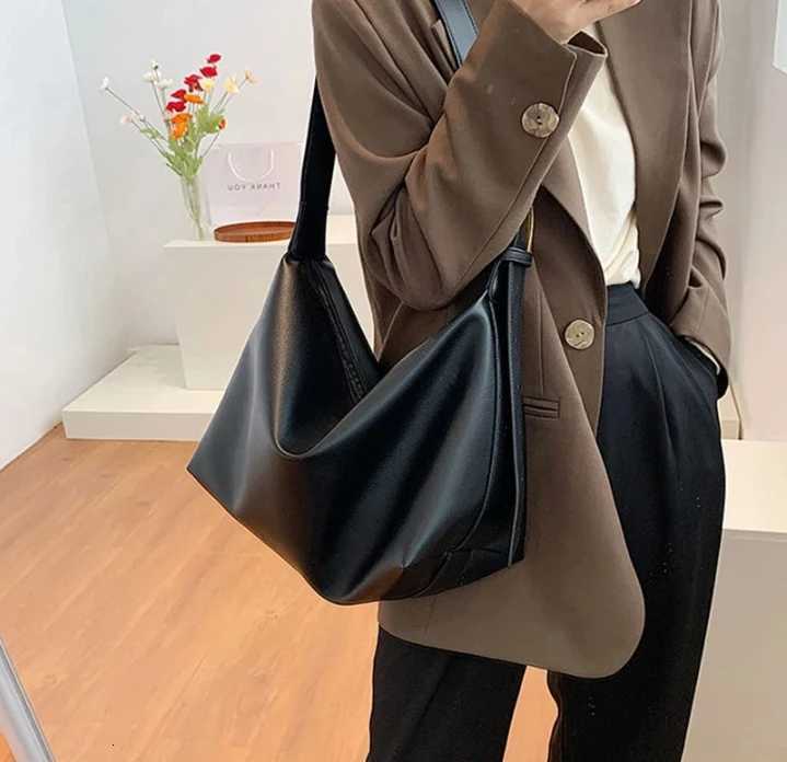 Commuter Crossbody Bag for Women New Simple and Versatile Large Capacity Bag Single Shoulder Lazy Soft Leather Tote BagT2511112