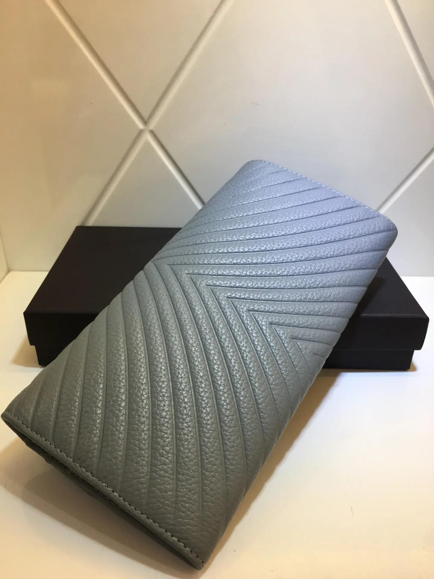 Womens wallet with one layer of cowhide leather long capacity multifunctional simple and atmospheric womens clutch bag 250411