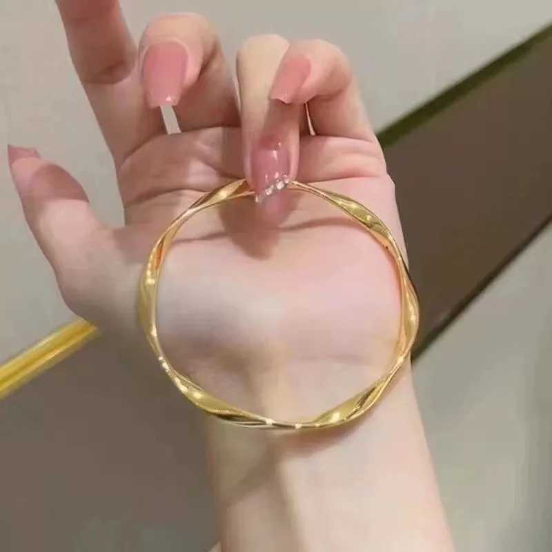 New Glossy Mobius Wave Twist Bangles Bracelets For Women Wedding Trendy Simple Jewelry Silver Color Accessory Pulseiras GiftC250411