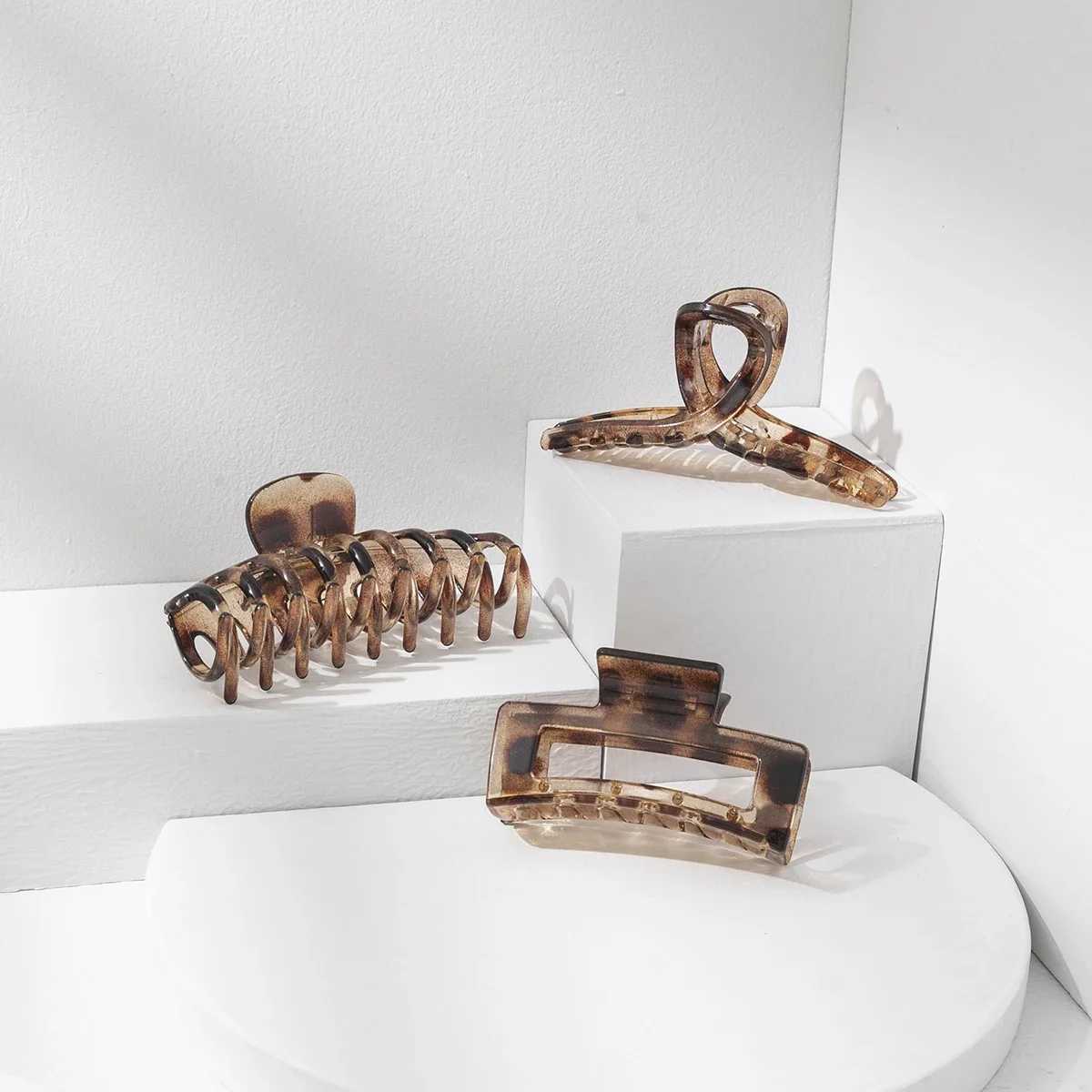 3pc grab clip shark clip simple back of the head clip curling clip premium grab clip Leopard Seal Four Seasons Daily Co. Ltd Y2504012