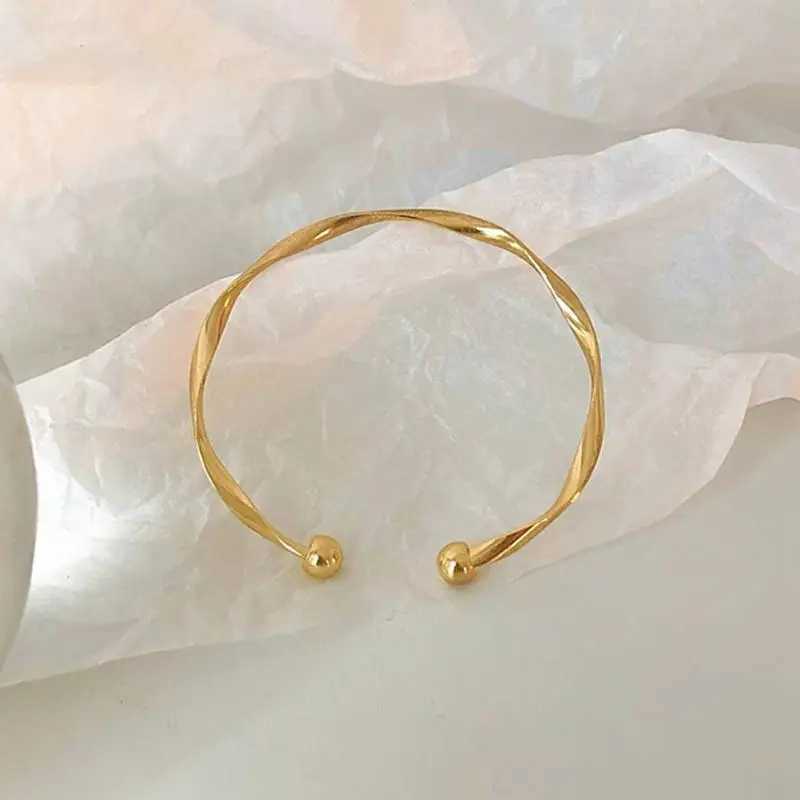 Simple Trendy Irregular Mobius Twist Open Cuff Bangle Bracelets For Women Gold Color Adjustable Jewelry Noeud Armband PulseirasC250411